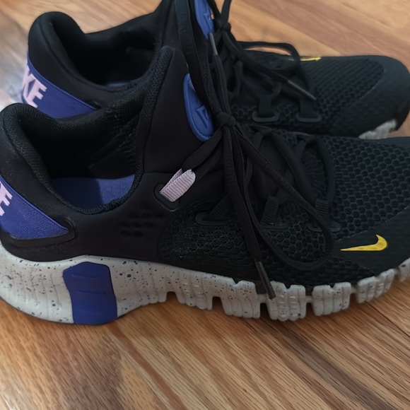 Nike Women’s Metcon Sneakers - Picture 4 of 5